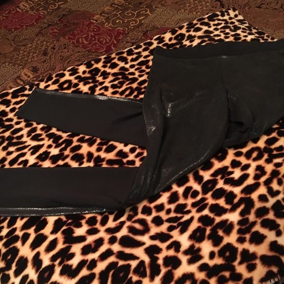 Victoria’s Secret Pink leggings - Picture 1 of 2